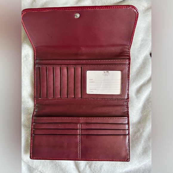 LIKE NEW Coach Tri fold Wallet and Checkbook Cover IN BEIGE WITH Red trim - Picture 5 of 11